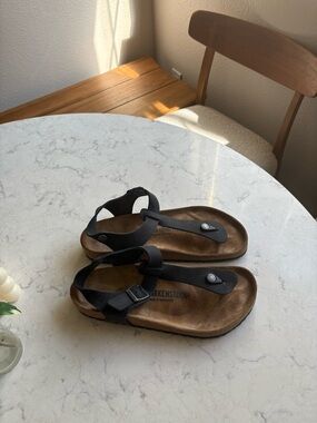 Birkenstock Kairo sandals in black Leather Toe-Post Sandals